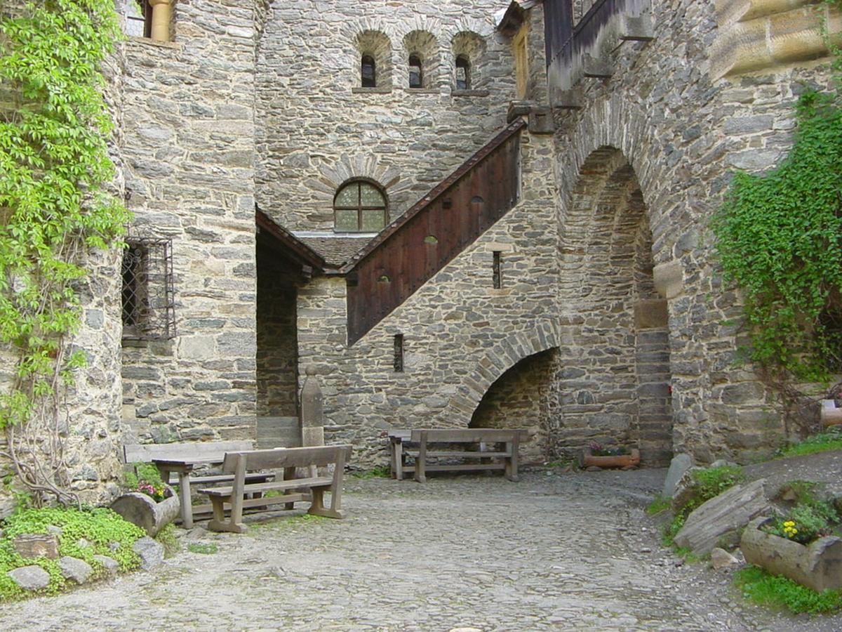 Хостел Burg Finstergrun Ramingstein Екстер'єр фото