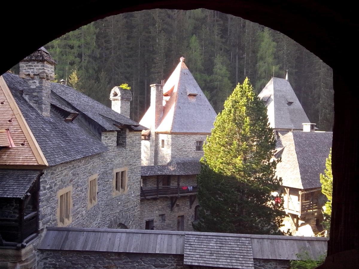 Хостел Burg Finstergrun Ramingstein Екстер'єр фото