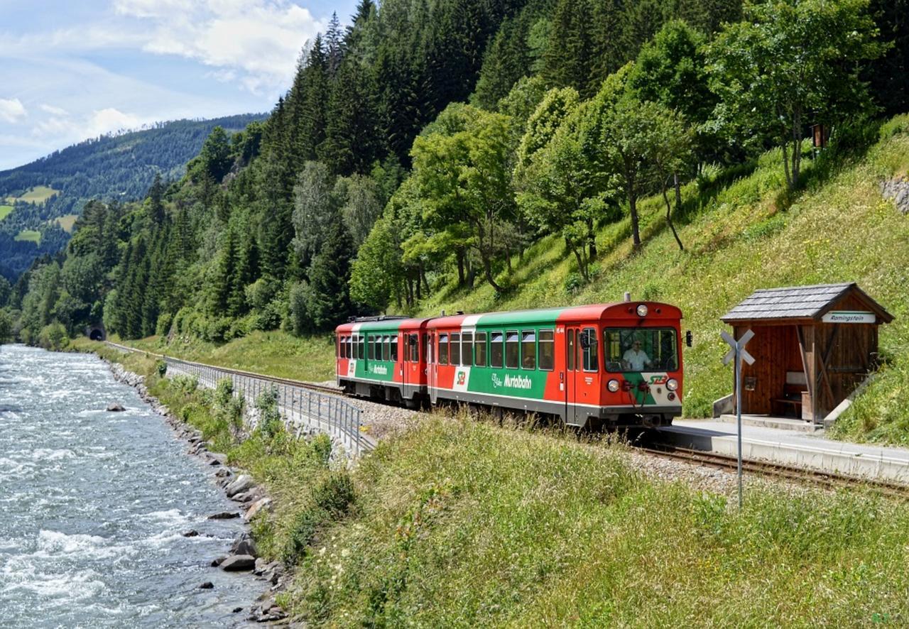 Хостел Burg Finstergrun Ramingstein Екстер'єр фото